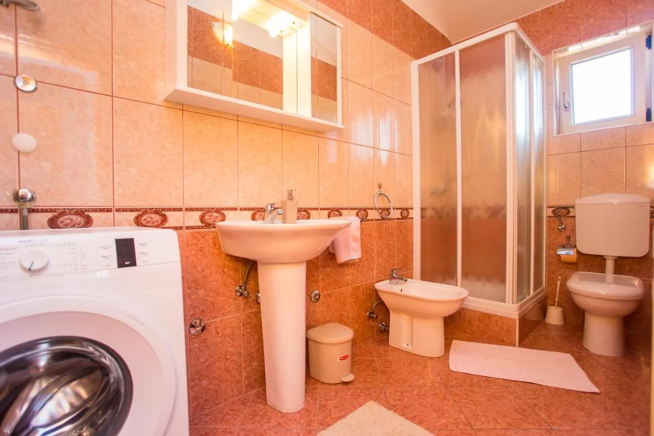 פורץ Apartments Lorena 0*,